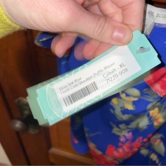 New With Tags Skies are Blue Flowy Off Shoulder Blouse *make offers* - Picture 7 of 8